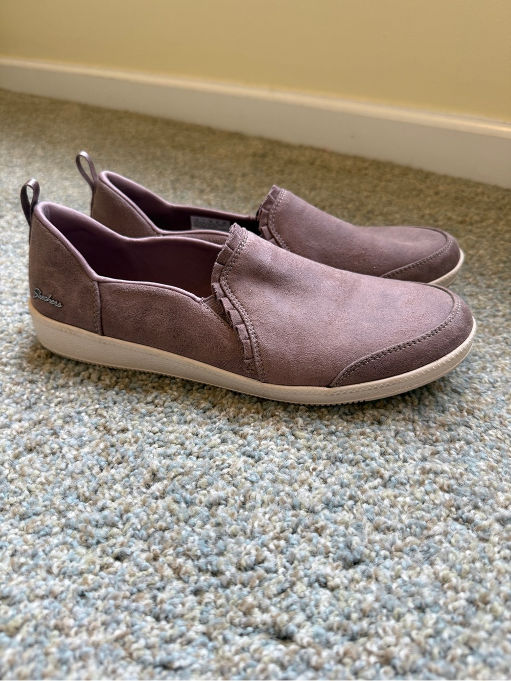 Skechers Women’s Madison Slip-On sneakers with ruffle in Dusty Mauve size 10